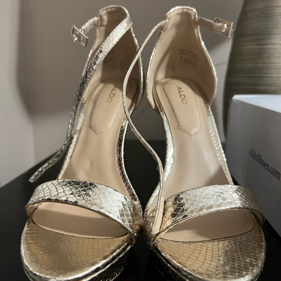 Aldo Gold Pattern Platform Madalene Strappy Sandals, Size 8 - LIKE NEW w. Box - Picture 3 of 4